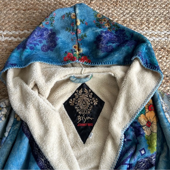 Johnny Was Biya Shellinay Sherpa Jacket with Tote Gift Bag - Picture 7 of 16